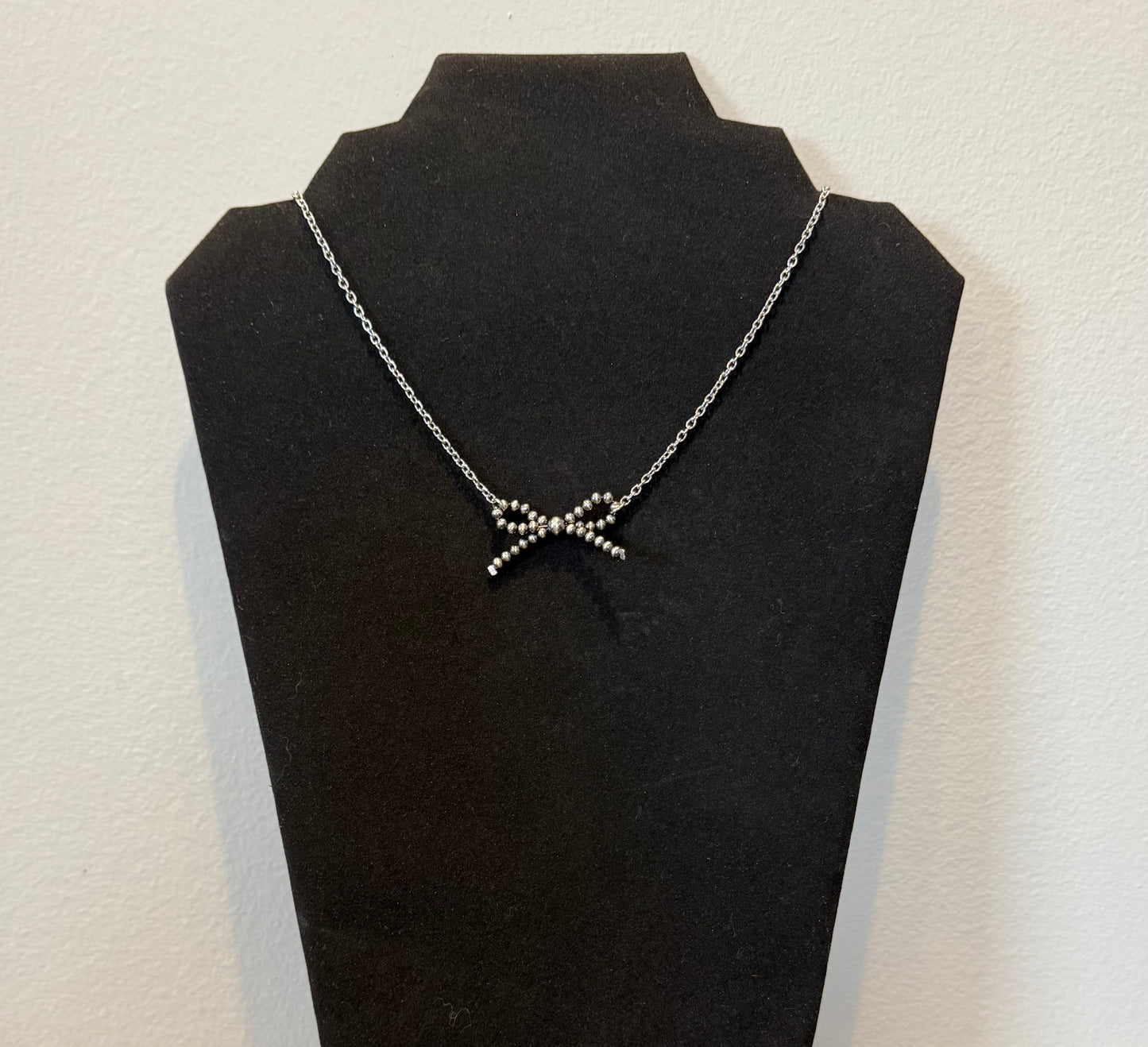Sterling Silver Bow Pearl Necklace "The Betsy"